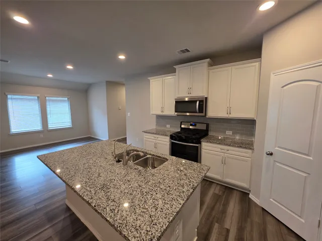 $2,300 | 9257 Inland Leather Lane, Conroe, TX 77385