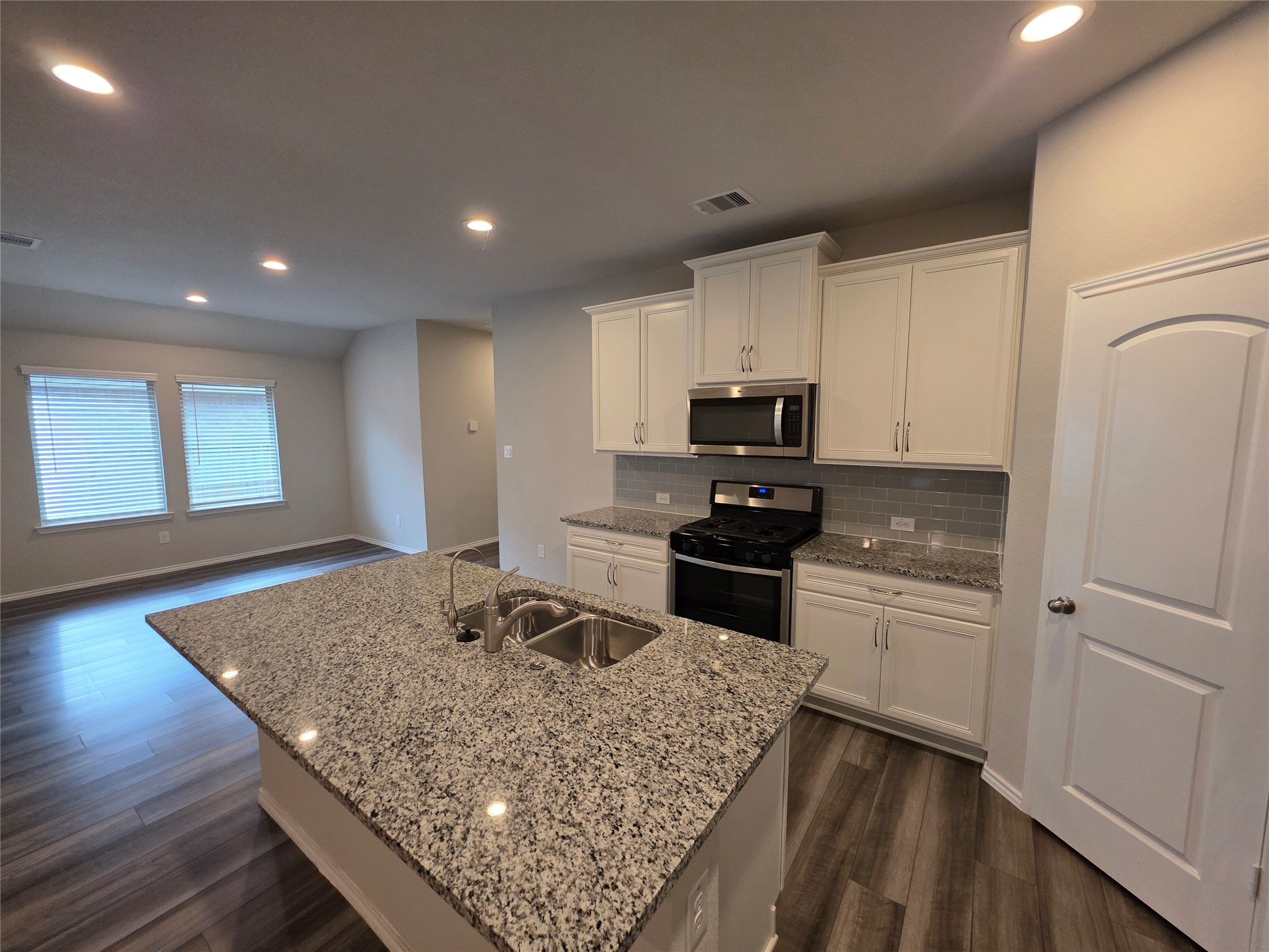 9257 Inland Leather Lane Conroe, TX 77385 - Photo 10 of 28