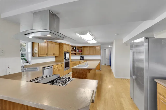 $1,200,000 | 11224 North Honeymoon Bay Road, Newman Lake, WA 99025