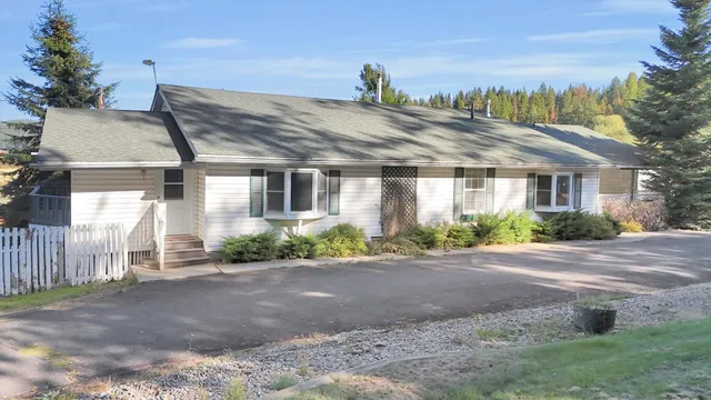 $1,200,000 | 11224 North Honeymoon Bay Road, Newman Lake, WA 99025