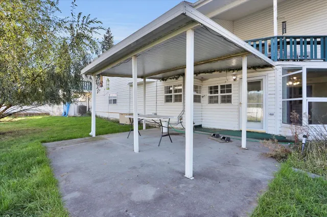 $1,200,000 | 11224 North Honeymoon Bay Road, Newman Lake, WA 99025