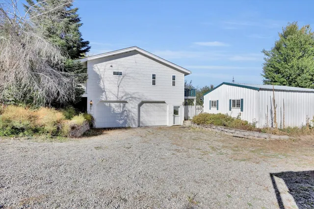 $1,200,000 | 11224 North Honeymoon Bay Road, Newman Lake, WA 99025