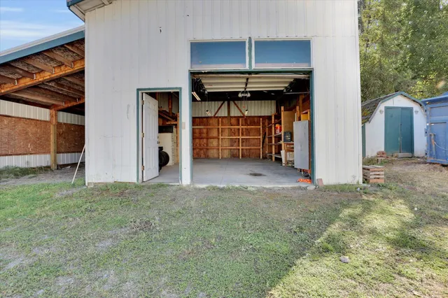 $1,200,000 | 11224 North Honeymoon Bay Road, Newman Lake, WA 99025