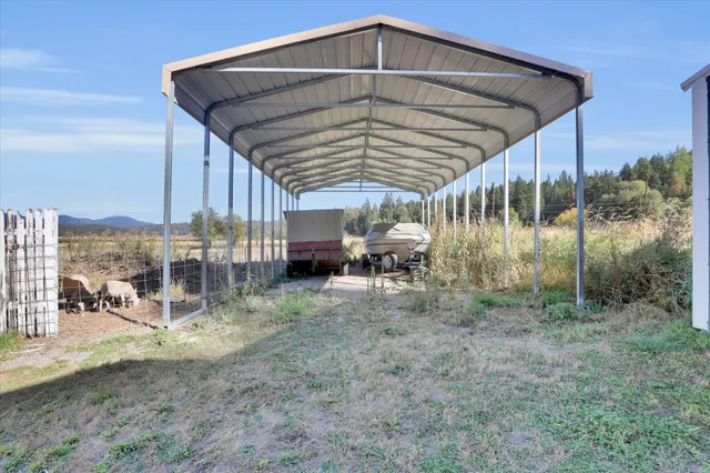 $1,200,000 | 11224 North Honeymoon Bay Road, Newman Lake, WA 99025