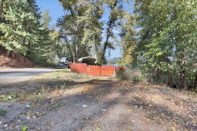 $1,200,000 | 11224 North Honeymoon Bay Road, Newman Lake, WA 99025