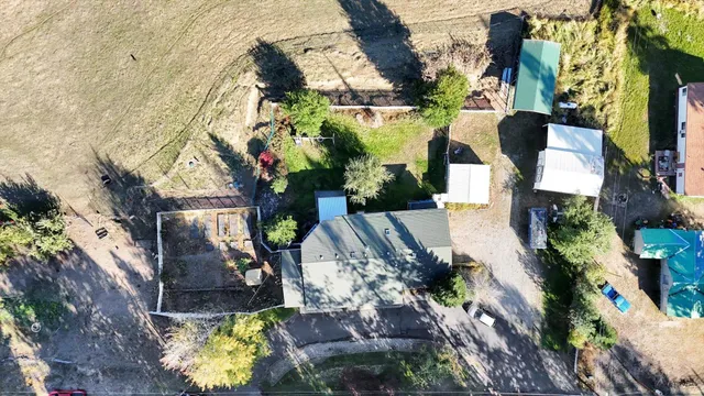 $1,200,000 | 11224 North Honeymoon Bay Road, Newman Lake, WA 99025