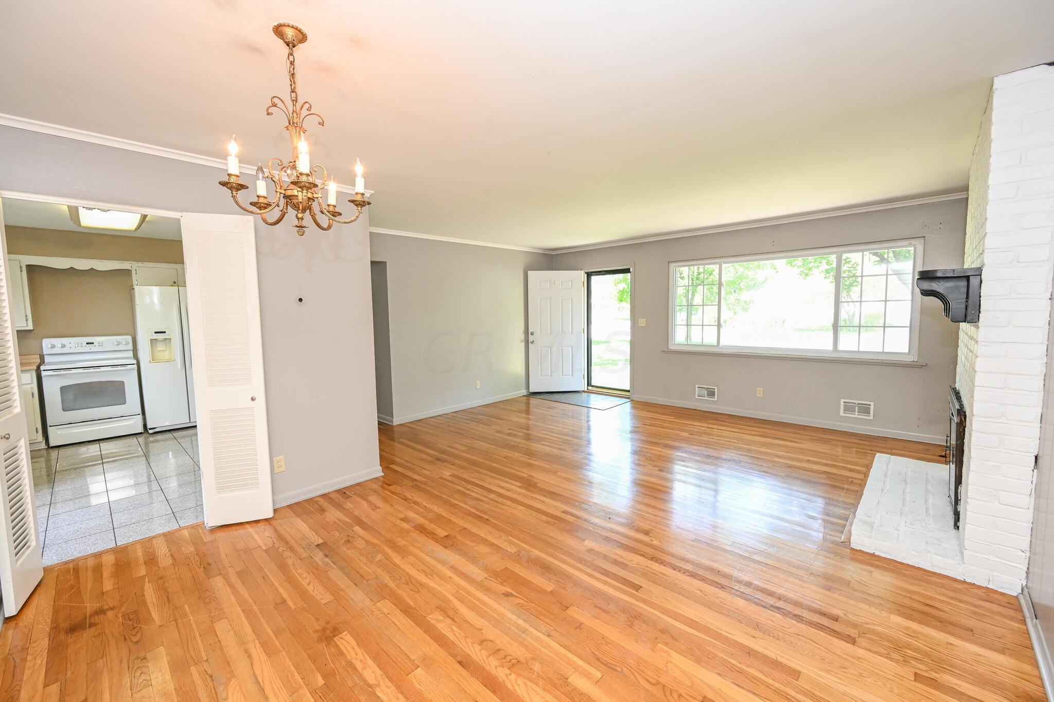 2261 Zollinger Road Columbus, OH 43221 - Photo 10 of 29 Open Living