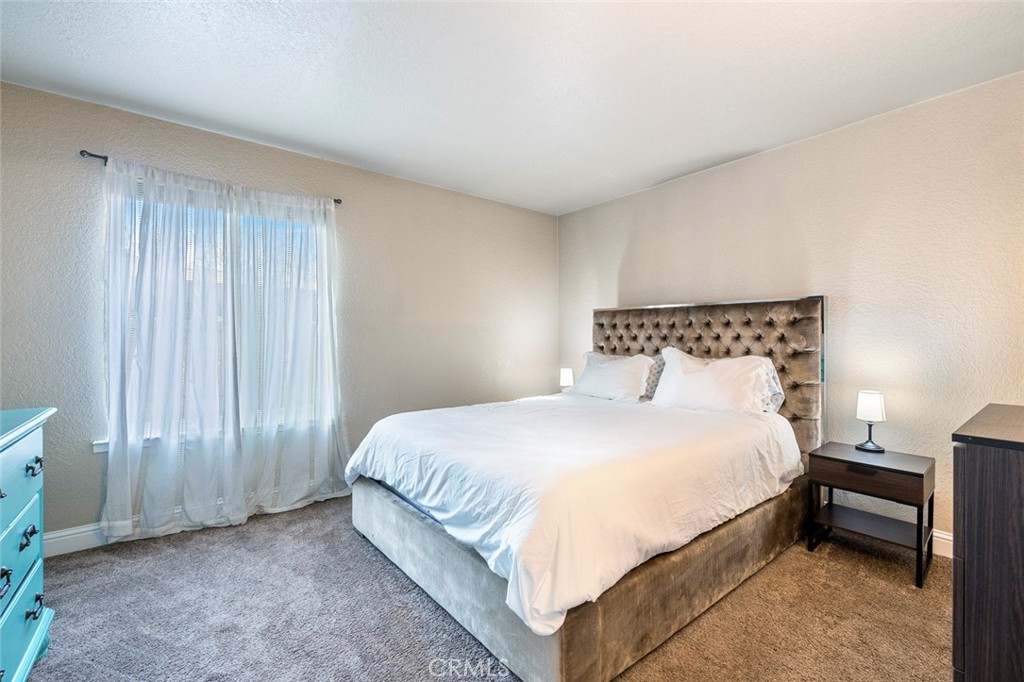 2881 Huntington Boulevard, Unit 137 Fresno, CA 93721 - Photo 17 of 30 a bedroom with a bed and a window