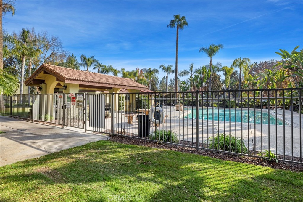 2881 Huntington Boulevard, Unit 137 Fresno, CA 93721 - Photo 25 of 30 a view of a backyard with a garden