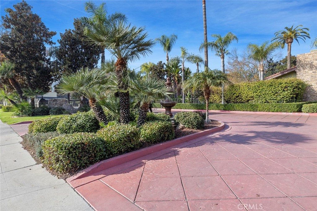 2881 Huntington Boulevard, Unit 137 Fresno, CA 93721 - Photo 30 of 30 a view of a garden