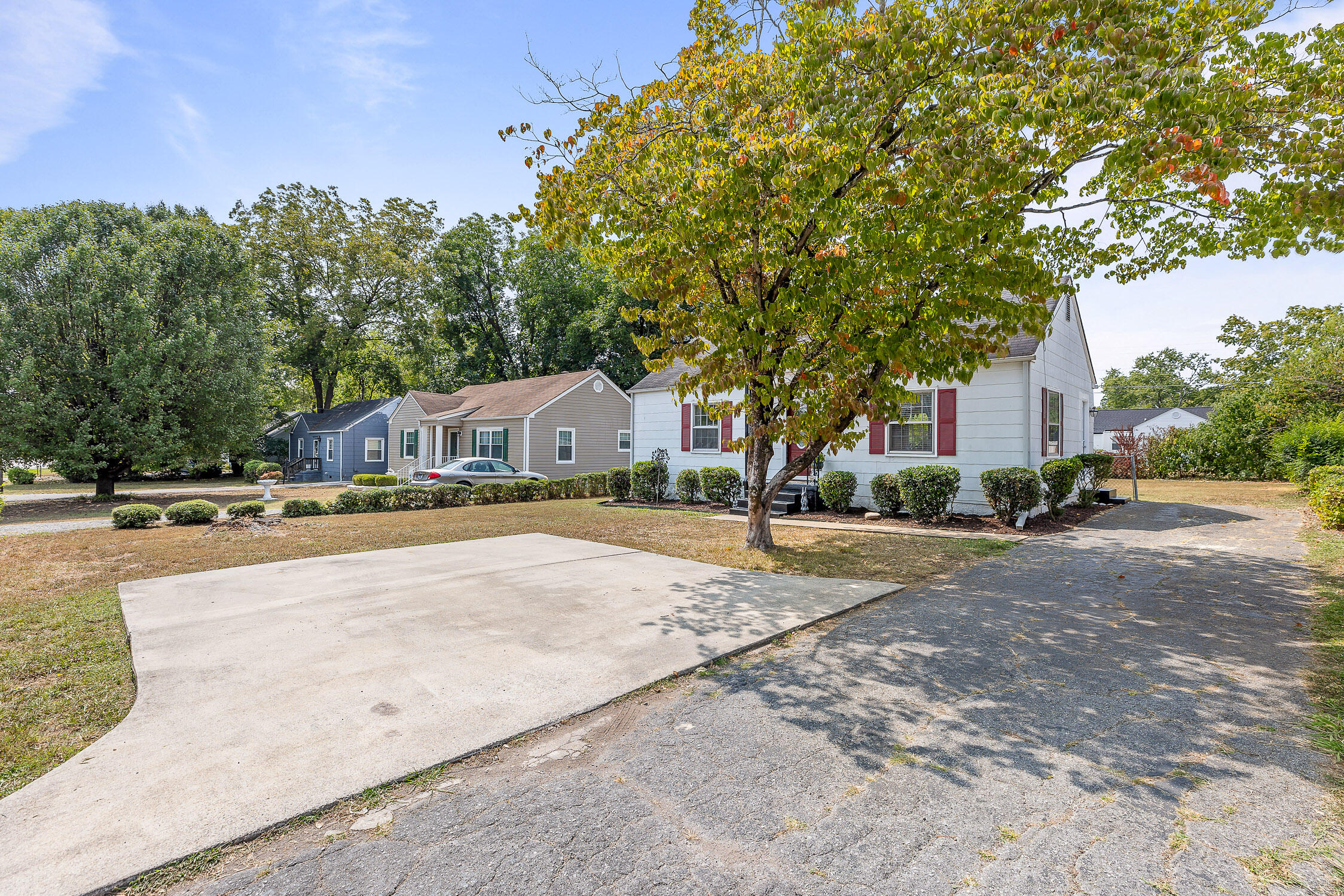 303 Spring Creek Road Chattanooga, TN 37411 - Photo 2 of 31 Spring-24