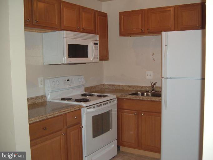9262 Taney Road Manassas, VA 20110 - Photo 4 of 10 Kitchen