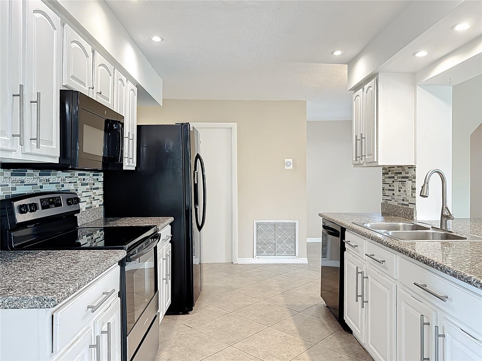 8102 Northwest 96th Terrace Tamarac, FL 33321 - Photo 17 of 51
