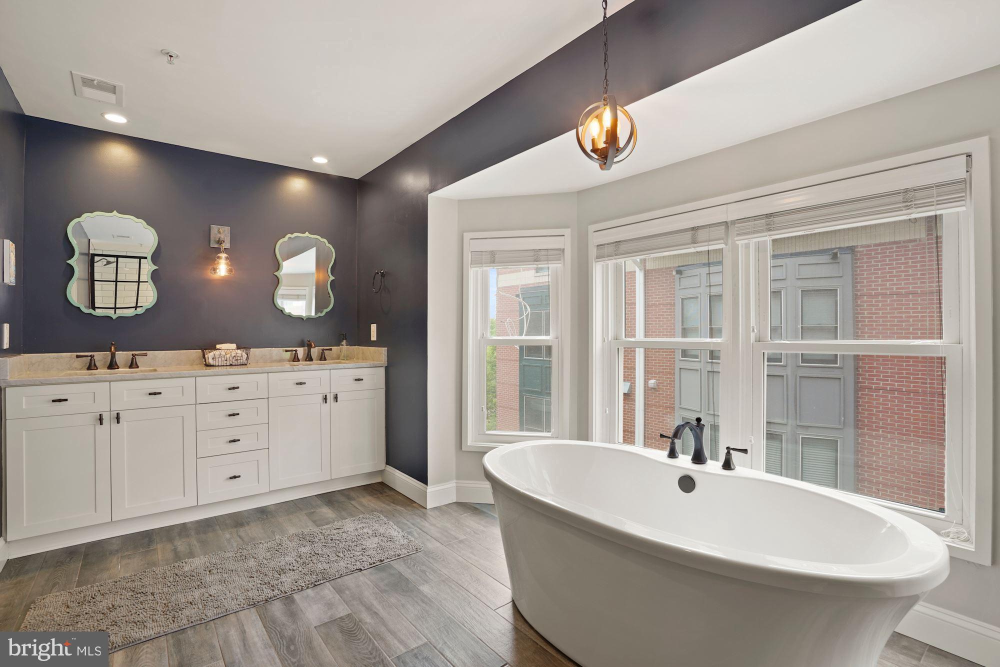 1618 North Rhodes Street Arlington, VA 22209 - Photo 21 of 33 a spacious bathroom with a bathtub and a sink