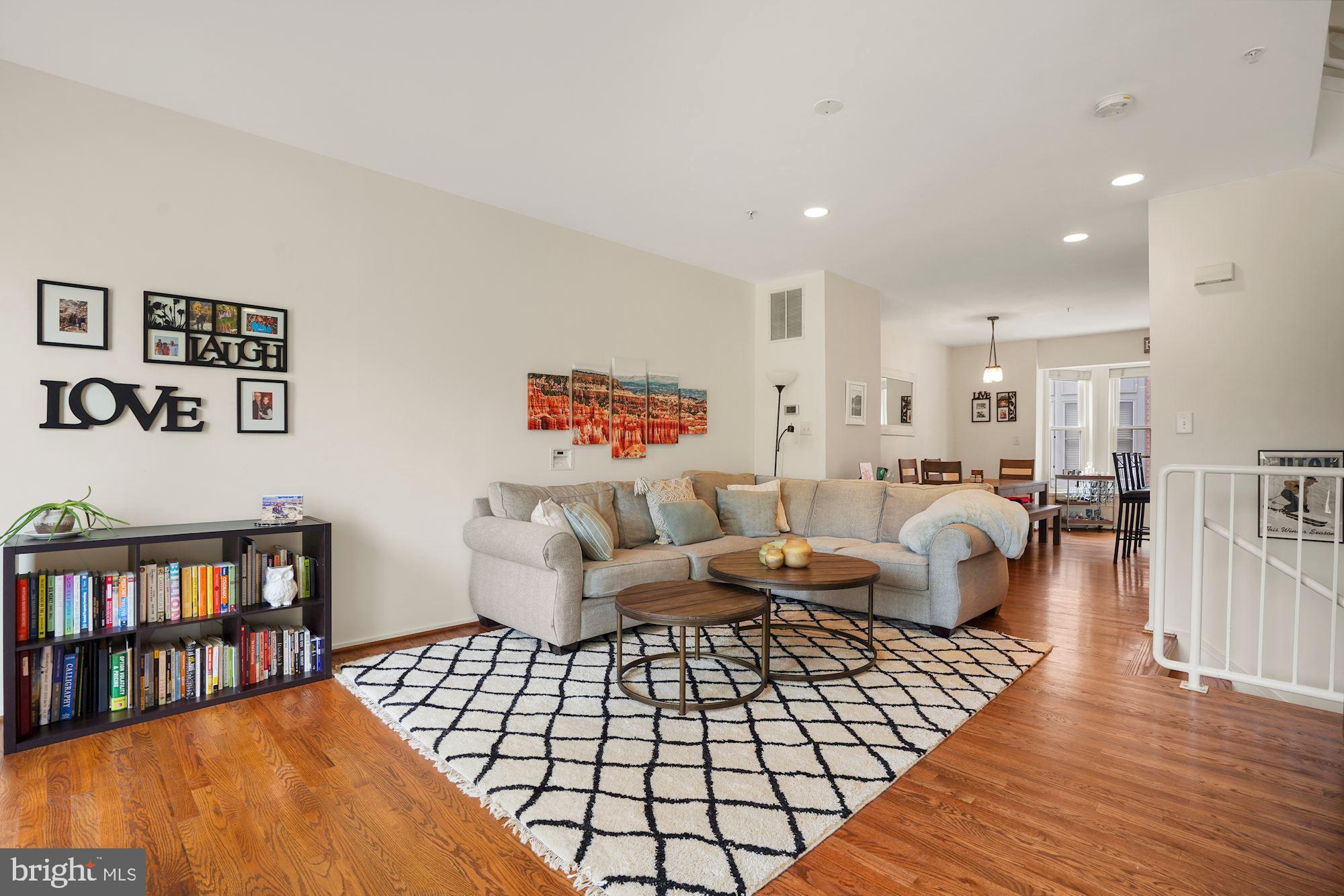 1618 North Rhodes Street Arlington, VA 22209 - Photo 8 of 33 a living room with furniture and a book shelf