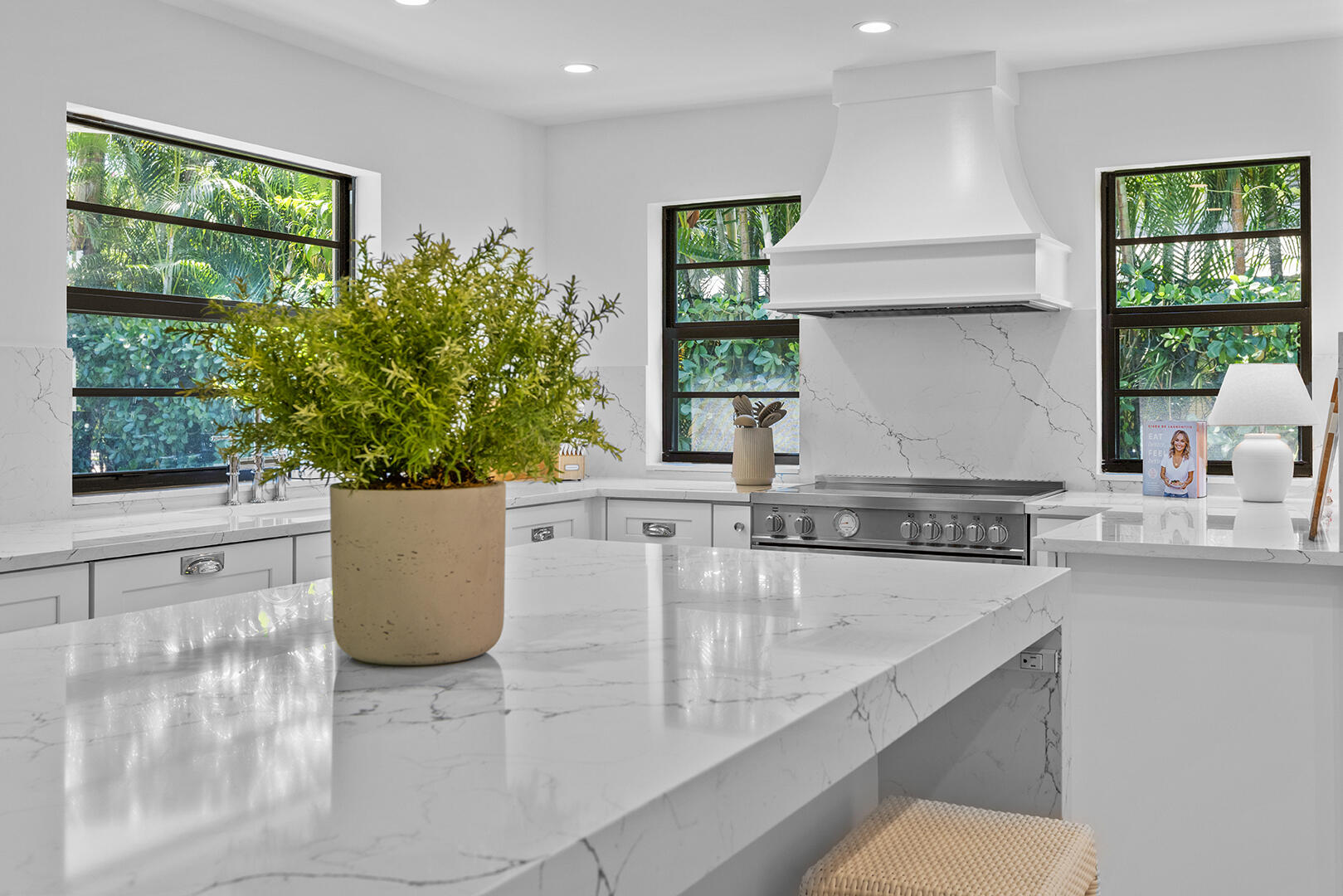 3214 Washington Road West Palm Beach, FL 33405 - Photo 8 of 47 8