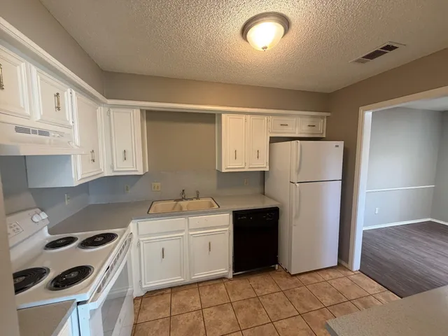 $1,250 | 5828 2nd Street, Lubbock, TX 79416