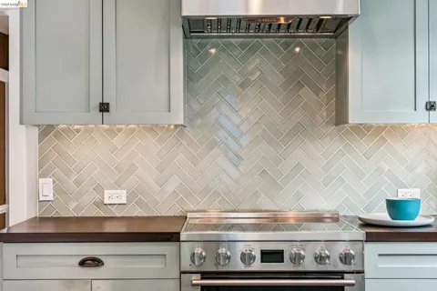 $695,000 | 1066 Bayview Avenue, Oakland, CA 94610