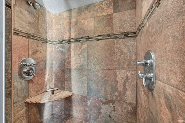 $900,000 | 5937 County Road 427, Auburn, IN 46706