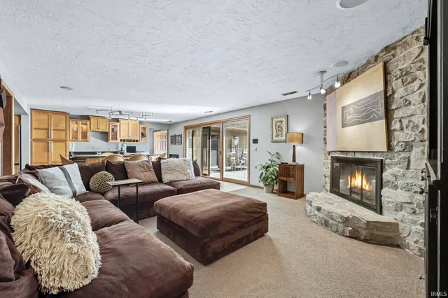 $900,000 | 5937 County Road 427, Auburn, IN 46706