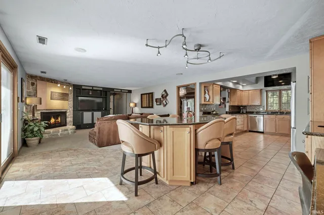 $900,000 | 5937 County Road 427, Auburn, IN 46706