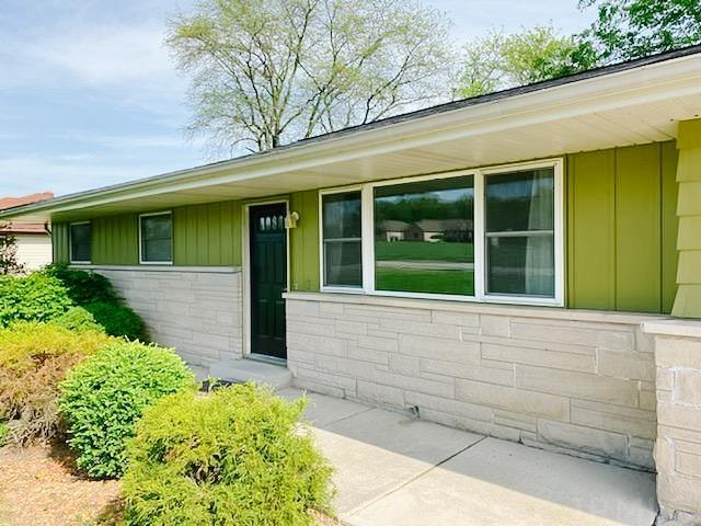 12252 Leo Road Fort Wayne, IN 46845 - Photo 2 of 18