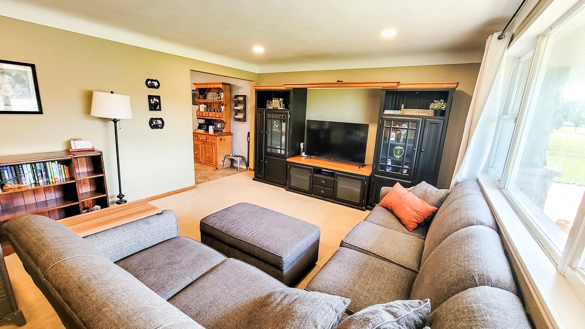 12252 Leo Road Fort Wayne, IN 46845 - Photo 3 of 18