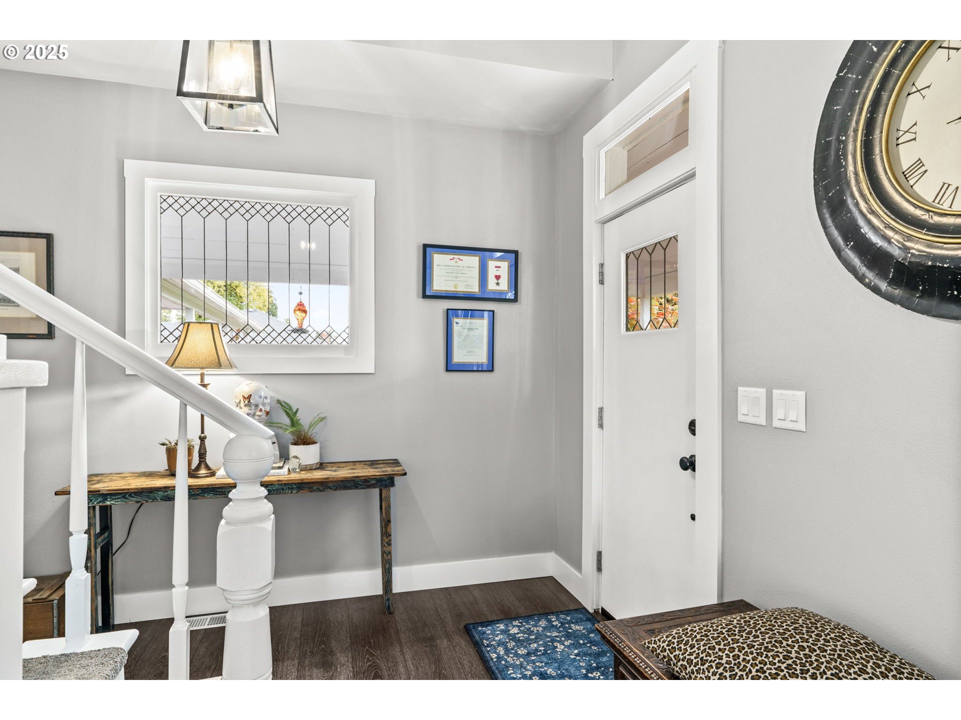 335 North H Street Cottage Grove, OR 97424 - Photo 6 of 45 a view of entryway with furniture
