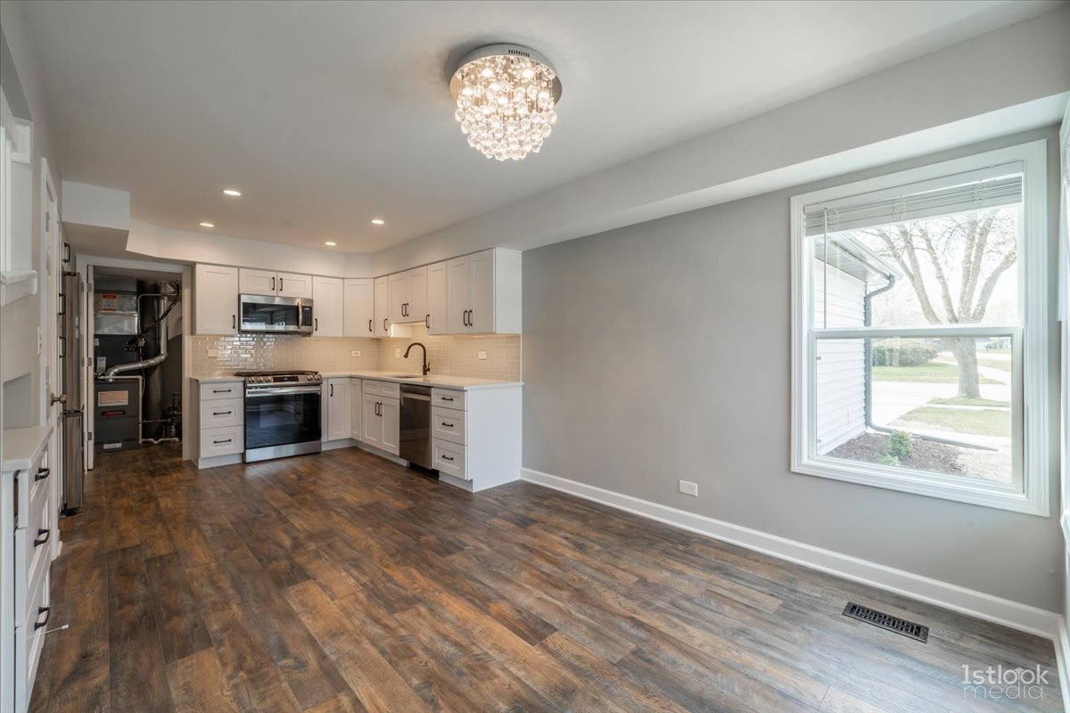 1801 Shetland Road Naperville, IL 60565 - Photo 8 of 19