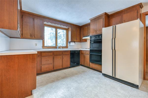 168 Old Post Road Walpole, MA 02081 - Photo 3 of 26 Gallery Image 3
