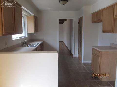 7487 West Stanley Road Flushing, MI 48433 - Photo 5 of 10 20346969-4.JPG