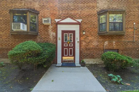 $325,000 | 86-22 155th Avenue, Unit 3L | Lindenwood