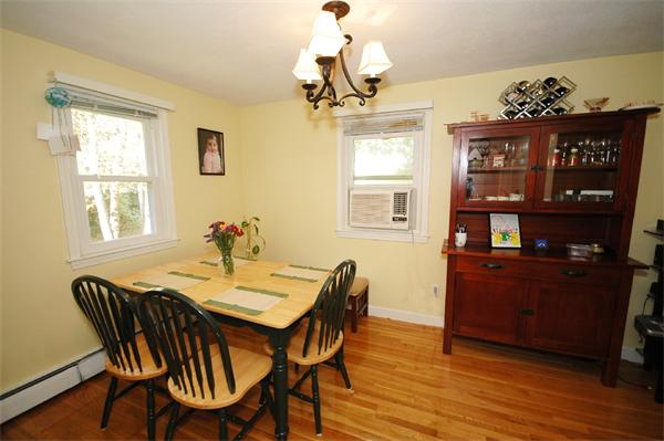 27 Melvin Road Arlington, MA 02474 - Photo 3 of 14