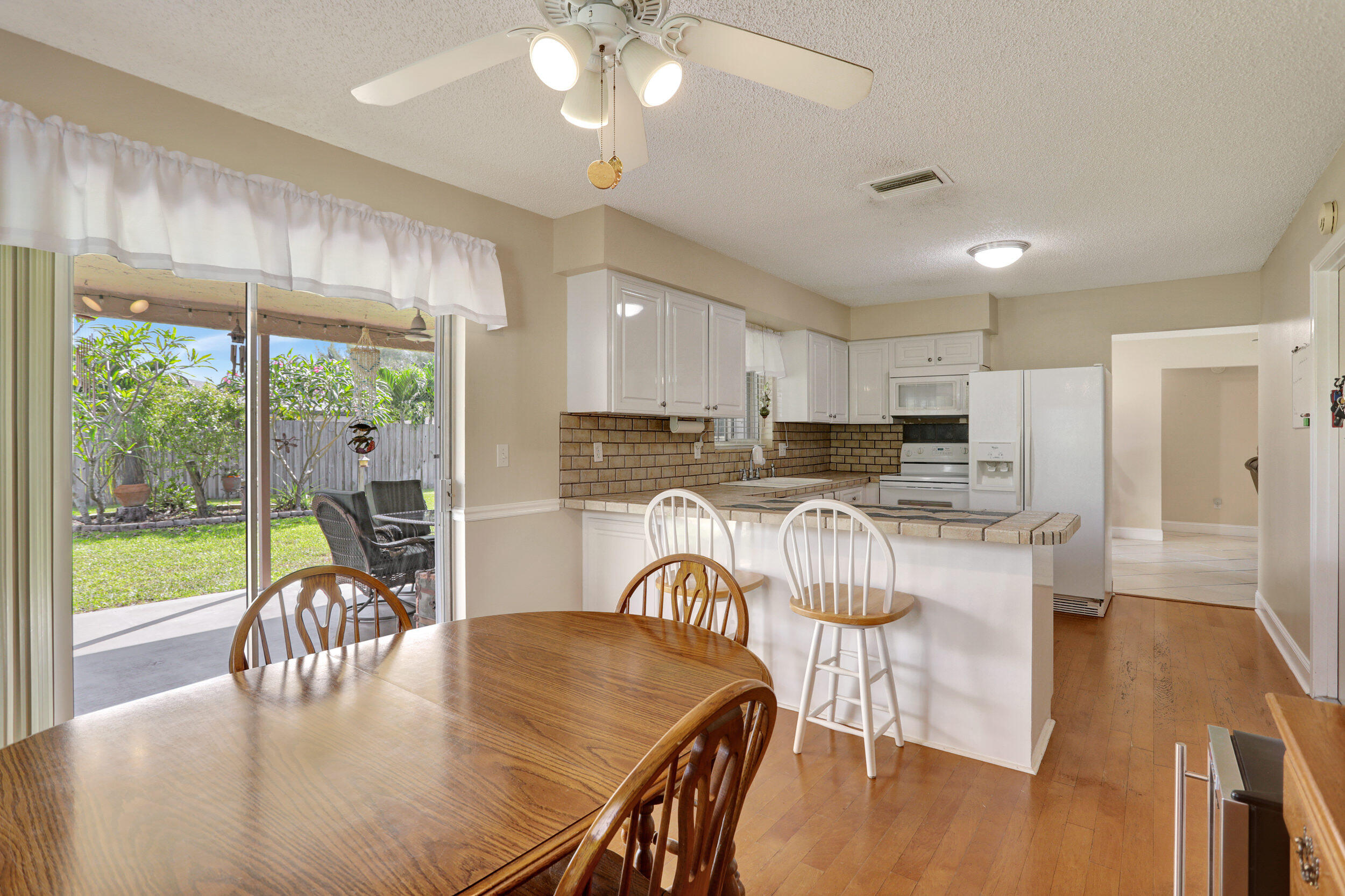 11202 Landsman Street Boca Raton, FL 33428 - Photo 12 of 40 Family room / Dining area