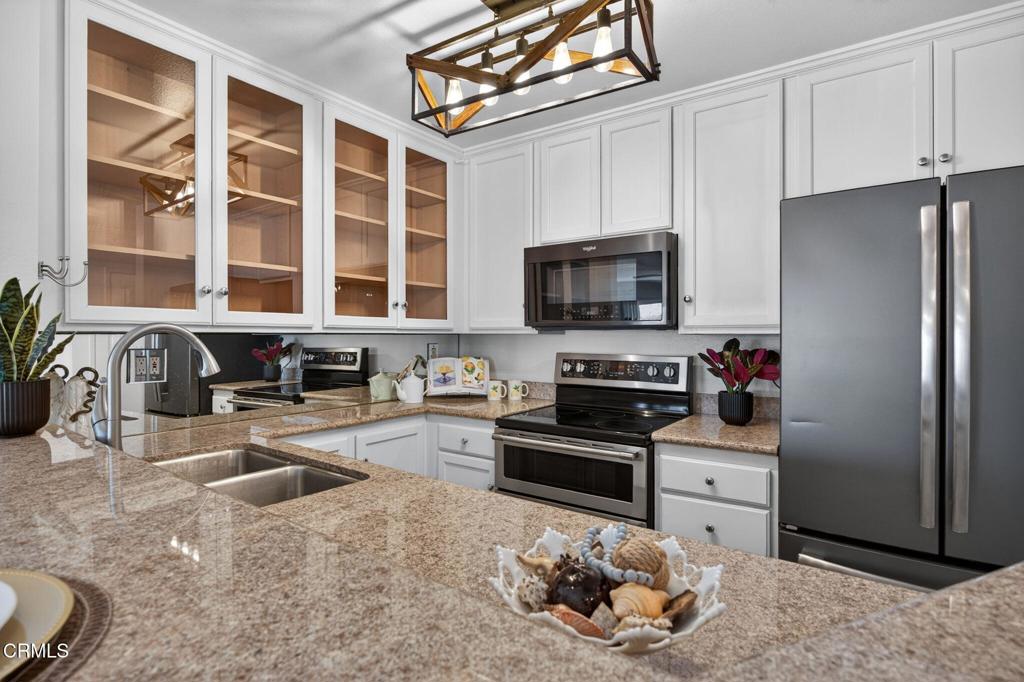 3101 Peninsula Road, Unit 121 Oxnard, CA 93035 - Photo 4 of 54 Kitchen