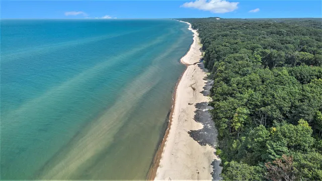 $248,000 | 3481 Dearborn Place, Coloma, MI 49038