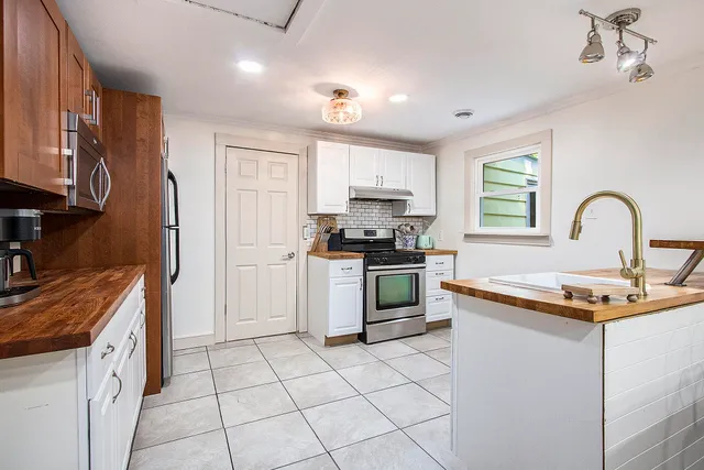 $248,000 | 3481 Dearborn Place, Coloma, MI 49038