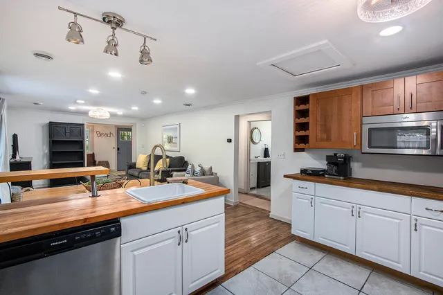 $248,000 | 3481 Dearborn Place, Coloma, MI 49038