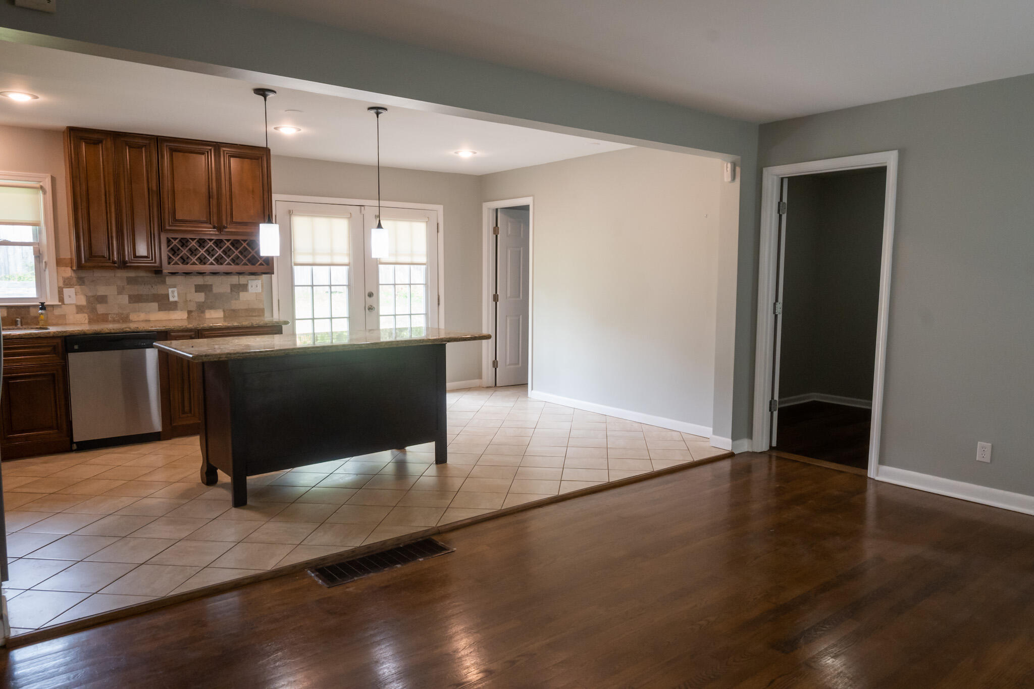 1607 Raleigh Road Lexington, KY 40505 - Photo 4 of 22 1607Raleigh-04