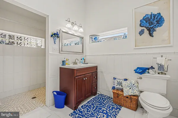 a bathroom with a toilet
