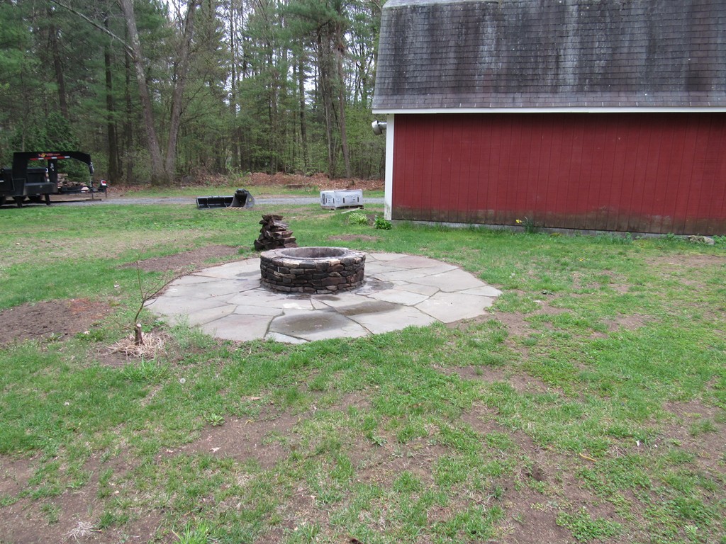 91 Pequot Road Southampton, MA 01073 - Photo 3 of 20