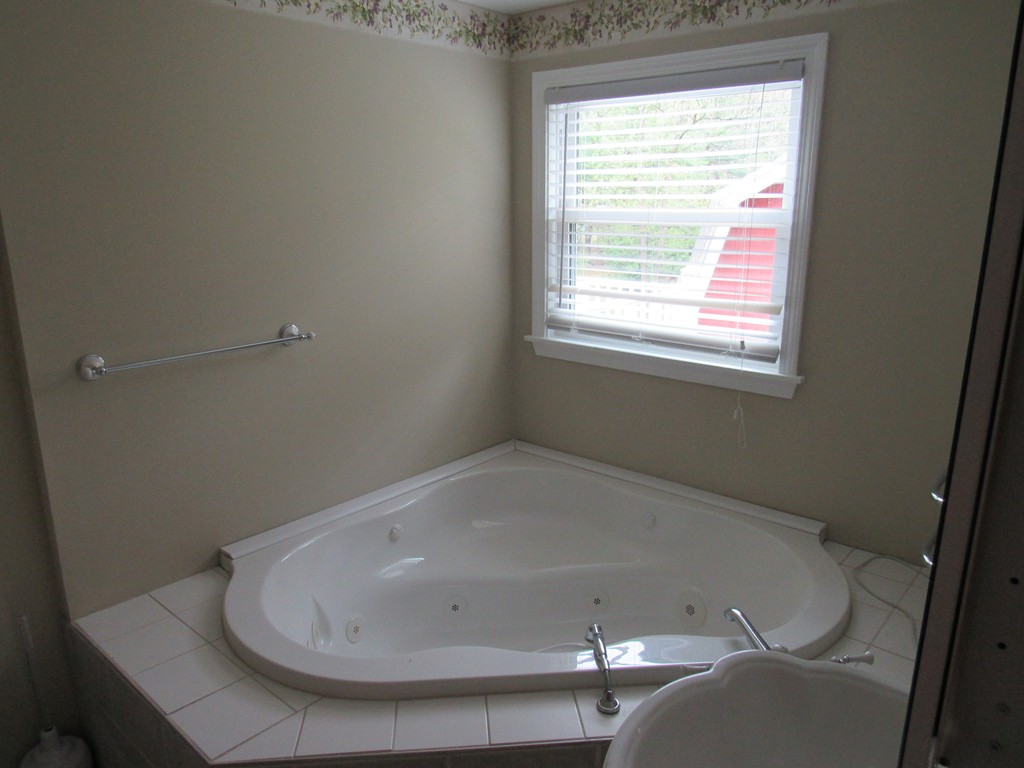 91 Pequot Road Southampton, MA 01073 - Photo 9 of 20