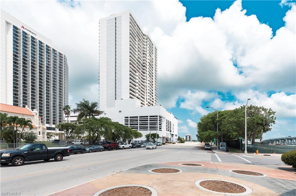 555 Northeast 15th St Unit 20E  