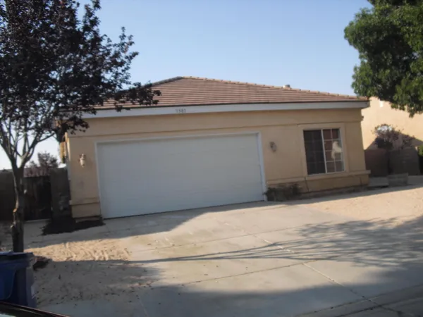 $2,700 | 3501 Racquet Lane, Palmdale, CA 93551