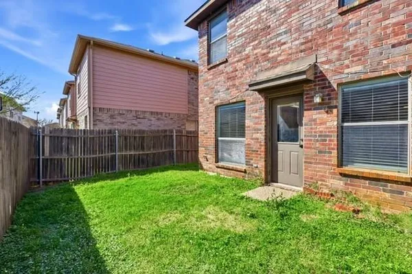 $2,050 | 2320 Bloomfield Drive, Arlington, TX 76012