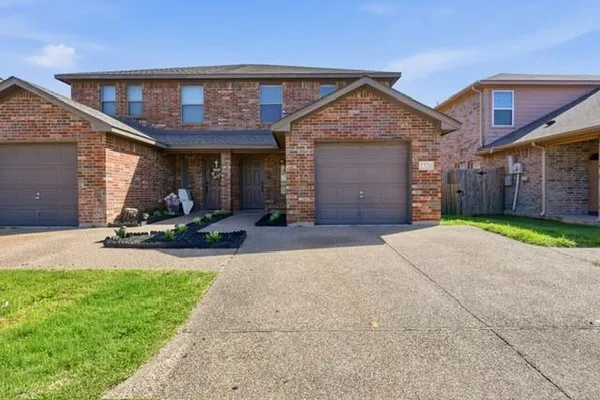 $2,050 | 2320 Bloomfield Drive, Arlington, TX 76012