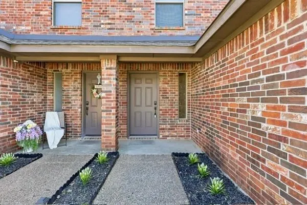 $2,050 | 2320 Bloomfield Drive, Arlington, TX 76012