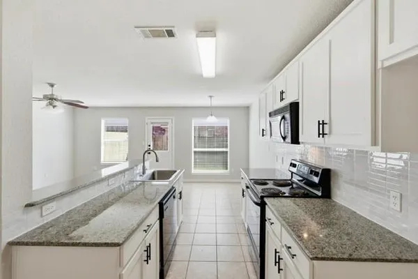 $2,050 | 2320 Bloomfield Drive, Arlington, TX 76012