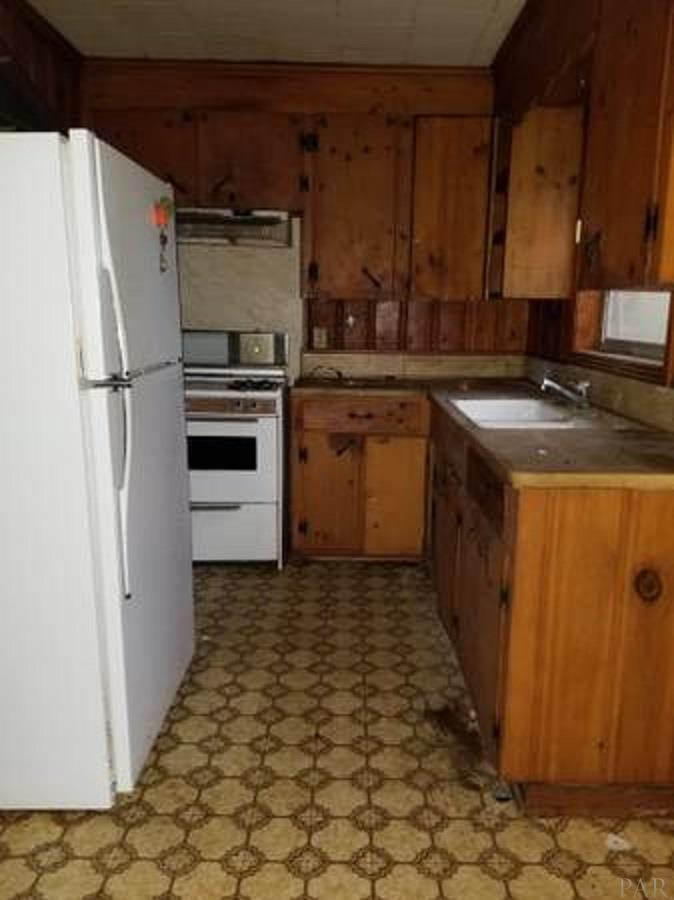3240 Camp Road McDavid, FL 32568 - Photo 3 of 8