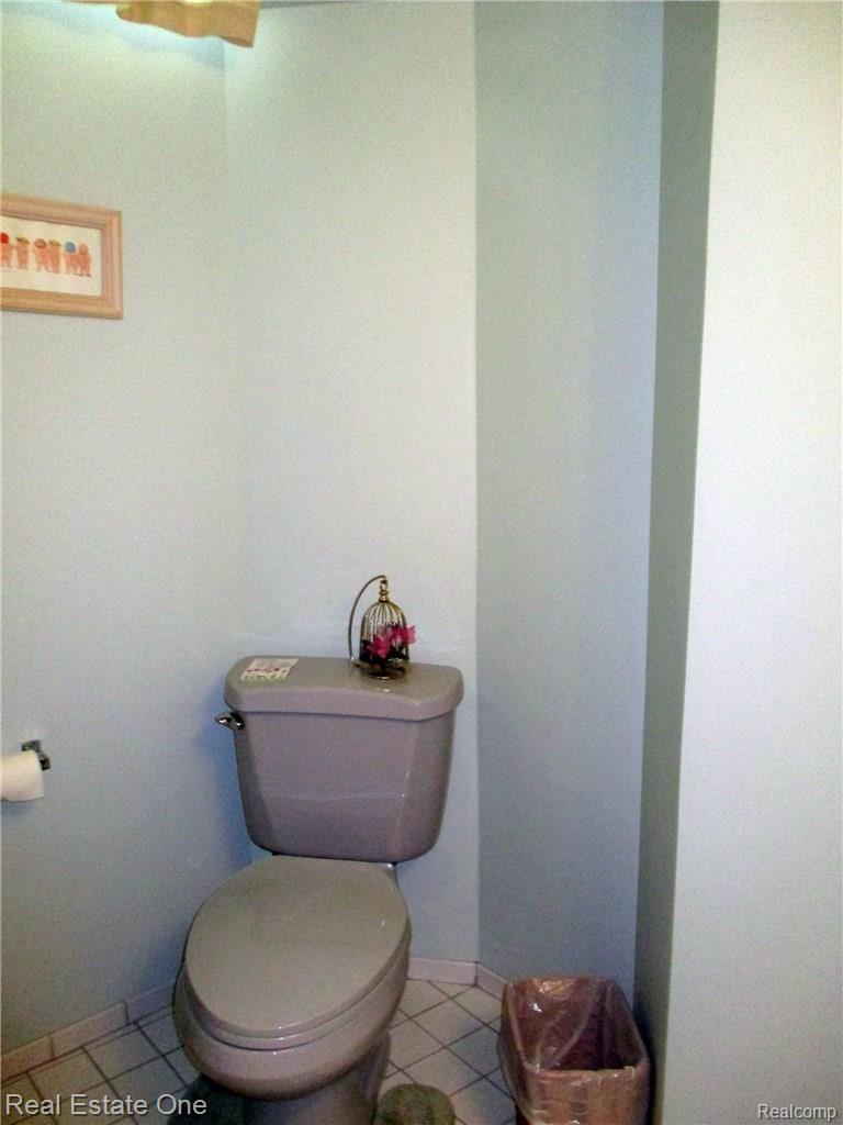 1991 Edgemont Court Rochester, MI 48306 - Photo 45 of 57 Lower Level Bathroom